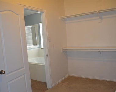 10113 Hanover Drive - Photo Thumbnail 8