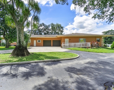 7600 Nw 82nd Terrace - Photo Thumbnail 7