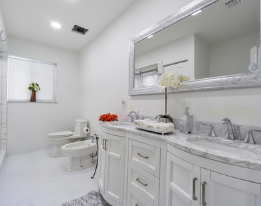 7600 Nw 82nd Terrace - Photo Thumbnail 26