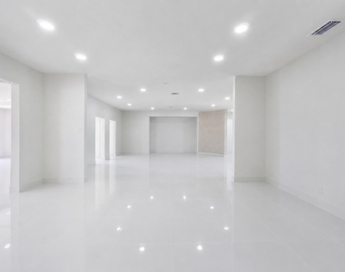 7600 Nw 82nd Terrace - Photo Thumbnail 16
