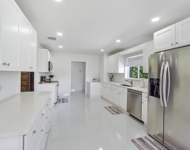 7600 Nw 82nd Terrace - Photo Thumbnail 22