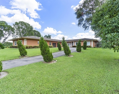 7600 Nw 82nd Terrace - Photo Thumbnail 2