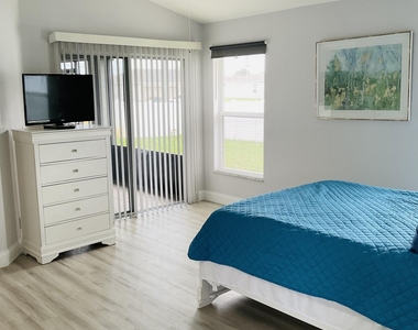 854 Sw Paar Drive - Photo Thumbnail 11
