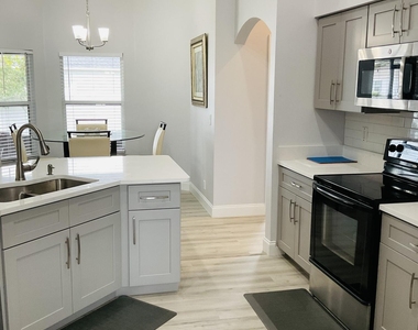 854 Sw Paar Drive - Photo Thumbnail 8