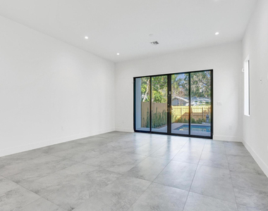 604 Sw 7th Avenue - Photo Thumbnail 11