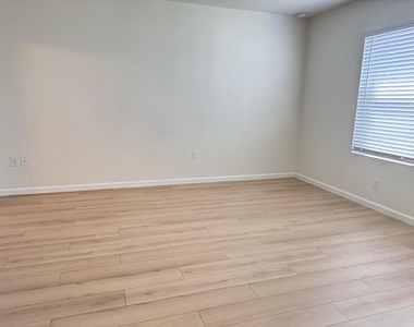 11477 Sw Patterson Street - Photo Thumbnail 4