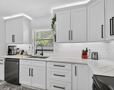 1630 Nw 22nd Avenue - Photo Thumbnail 19