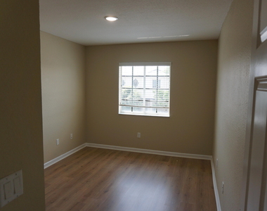 2030 Nassau Drive - Photo Thumbnail 11