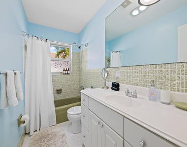 3240 Spanish River Drive - Photo Thumbnail 10