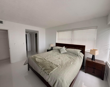 3800 Galt Ocean Drive - Photo Thumbnail 21