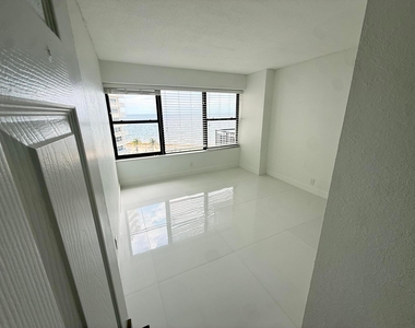 3800 Galt Ocean Drive - Photo Thumbnail 14