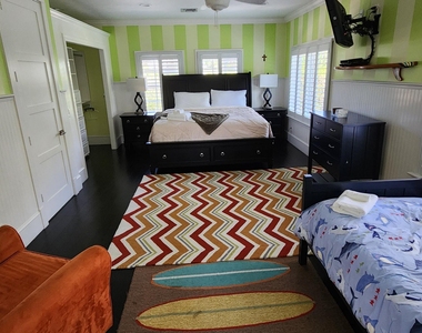 1066 Se Saint Lucie Boulevard - Photo Thumbnail 4