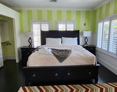 1066 Se Saint Lucie Boulevard - Photo Thumbnail 5