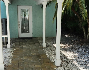 1066 Se Saint Lucie Boulevard - Photo Thumbnail 29