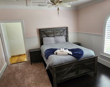 1066 Se Saint Lucie Boulevard - Photo Thumbnail 7