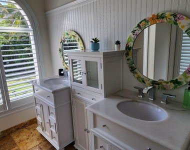 1066 Se Saint Lucie Boulevard - Photo Thumbnail 3