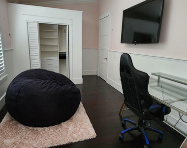1066 Se Saint Lucie Boulevard - Photo Thumbnail 8