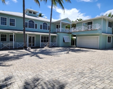 1066 Se Saint Lucie Boulevard - Photo Thumbnail 2