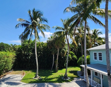 1066 Se Saint Lucie Boulevard - Photo Thumbnail 12