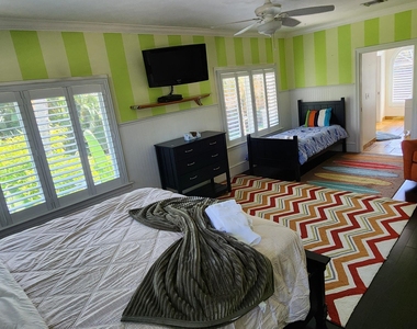 1066 Se Saint Lucie Boulevard - Photo Thumbnail 6