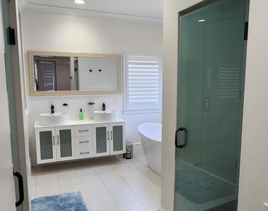 1066 Se Saint Lucie Boulevard - Photo Thumbnail 13