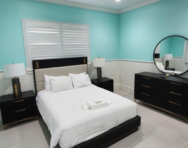 1066 Se Saint Lucie Boulevard - Photo Thumbnail 18