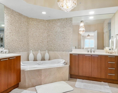 2650 Lake Shore Drive - Photo Thumbnail 19