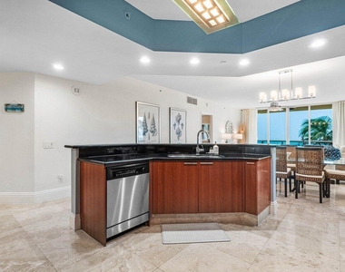 2650 Lake Shore Drive - Photo Thumbnail 11