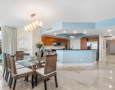2650 Lake Shore Drive - Photo Thumbnail 6