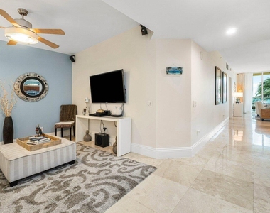 2650 Lake Shore Drive - Photo Thumbnail 10