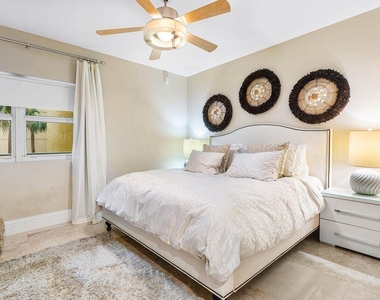 2650 Lake Shore Drive - Photo Thumbnail 22