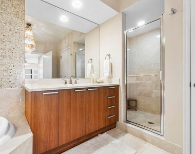 2650 Lake Shore Drive - Photo Thumbnail 20