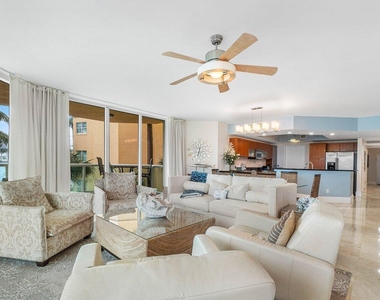 2650 Lake Shore Drive - Photo Thumbnail 2