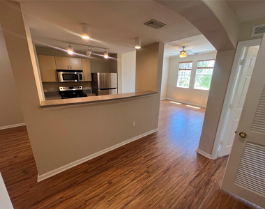 533 Ne 3rd Avenue - Photo Thumbnail 2