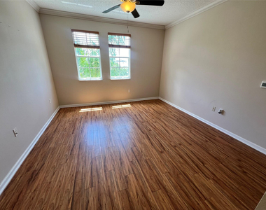 533 Ne 3rd Avenue - Photo Thumbnail 5