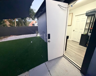 5067 Sunrise Boulevard - Photo Thumbnail 6