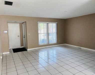 8136 Nw 21st Court - Photo Thumbnail 6