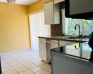 8136 Nw 21st Court - Photo Thumbnail 2