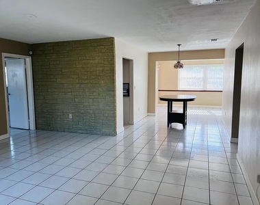 8136 Nw 21st Court - Photo Thumbnail 10