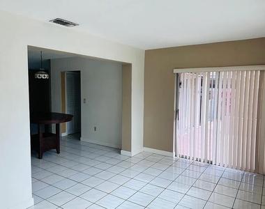 8136 Nw 21st Court - Photo Thumbnail 12