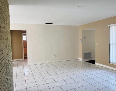 8136 Nw 21st Court - Photo Thumbnail 7