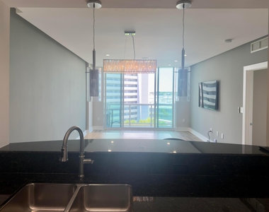 7900 Harbor Island Drive - Photo Thumbnail 8