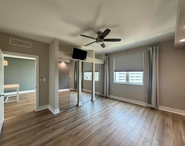 7900 Harbor Island Drive - Photo Thumbnail 27