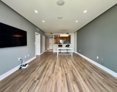 7900 Harbor Island Drive - Photo Thumbnail 17