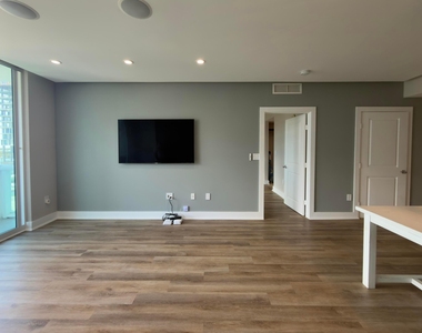 7900 Harbor Island Drive - Photo Thumbnail 12