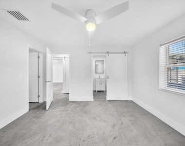 1721 N 16th Court - Photo Thumbnail 33