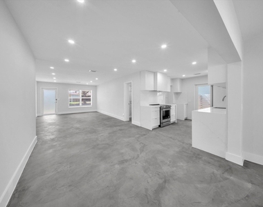 1721 N 16th Court - Photo Thumbnail 3