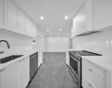 1721 N 16th Court - Photo Thumbnail 2