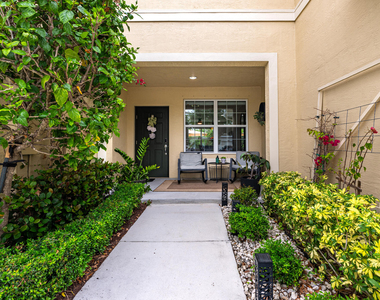 2910 Nw Treviso Circle - Photo Thumbnail 1