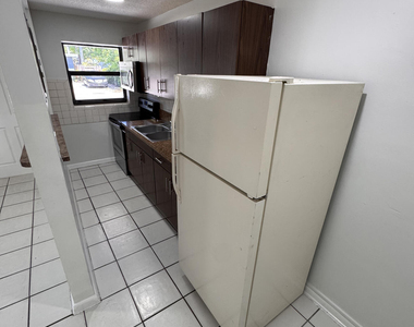 1113 Sw 15th Terrace - Photo Thumbnail 2